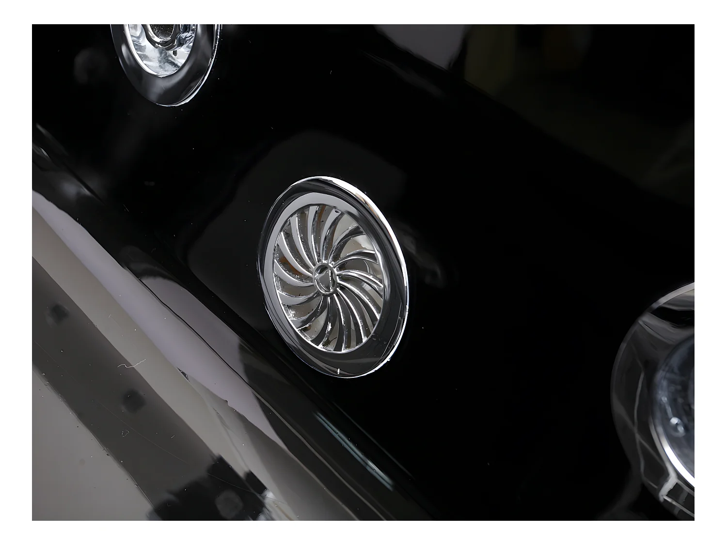 Upplyst bubbelbad med halv-ö och glasvägg DYONA - 1 person - 260L - 170*85*58cm - Blank svart