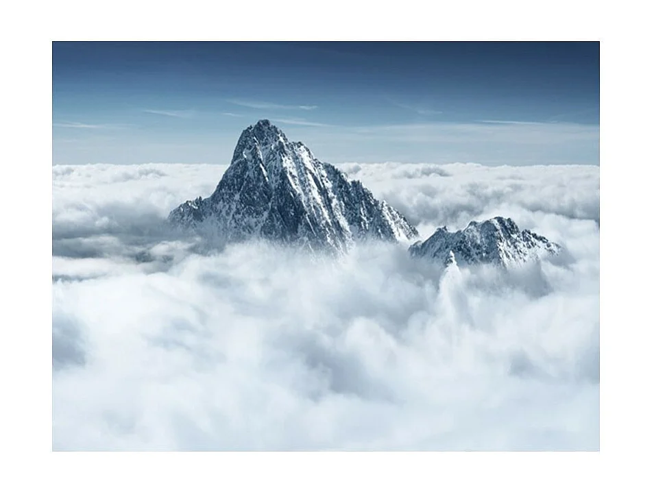 Papier Peint "Montagne Entourée de Nuages" 231 x 300 cm