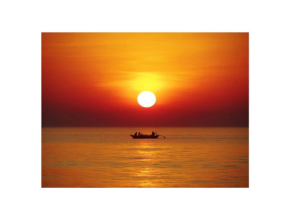 Papier Peint "Bateau de Pêche au Coucher de Soleil" 270 x 350 cm