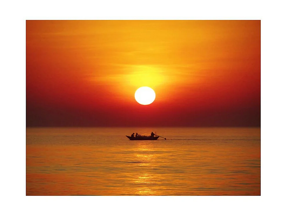 Papier Peint "Bateau de Pêche au Coucher de Soleil" 154 x 200 cm