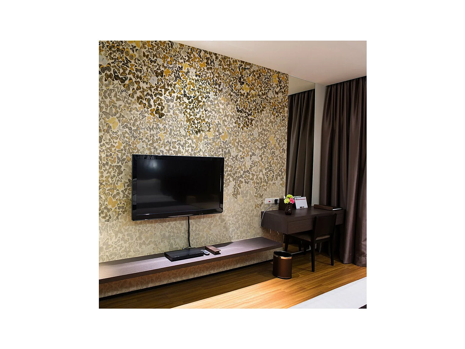 Papier Peint "Art & Papillons" 154 x 200 cm