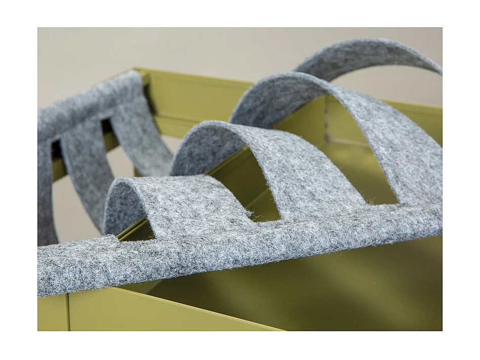 Bubbly vierkante olijfgroene metalen bijzettafel 35 cm