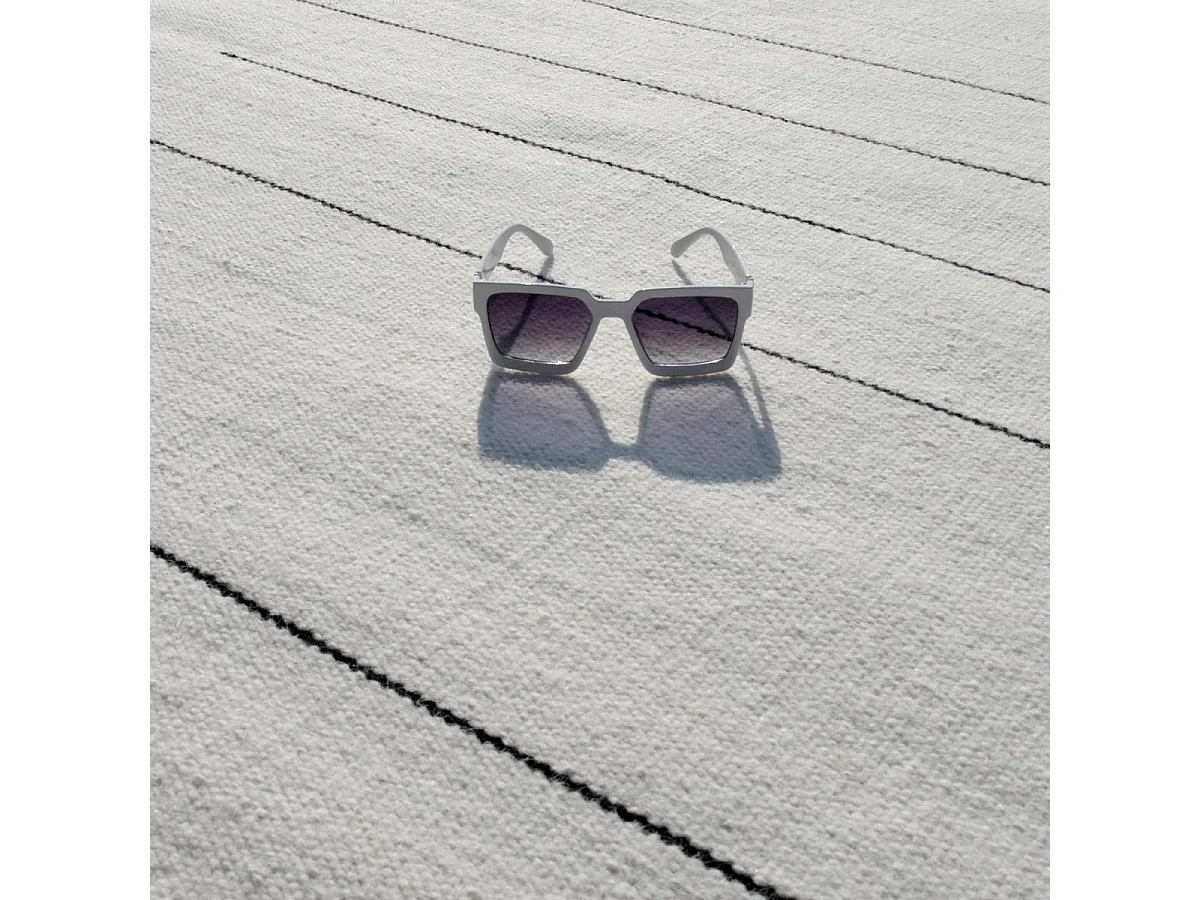 Tapis kilim 120x170 rectangle fait main en laine crème et gris motif simple