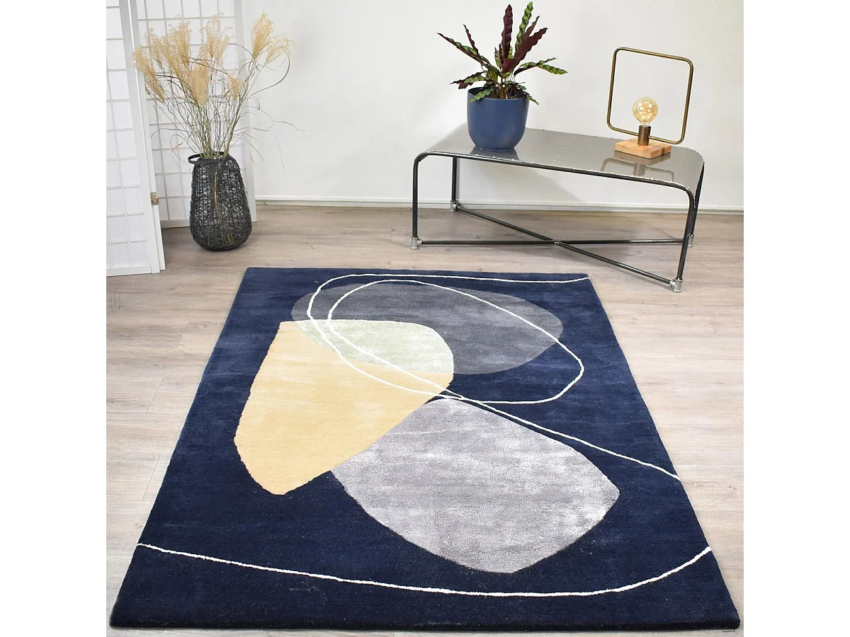 tapis salon 200x290 fait main en laine bleu nuit et beige motif géométrique