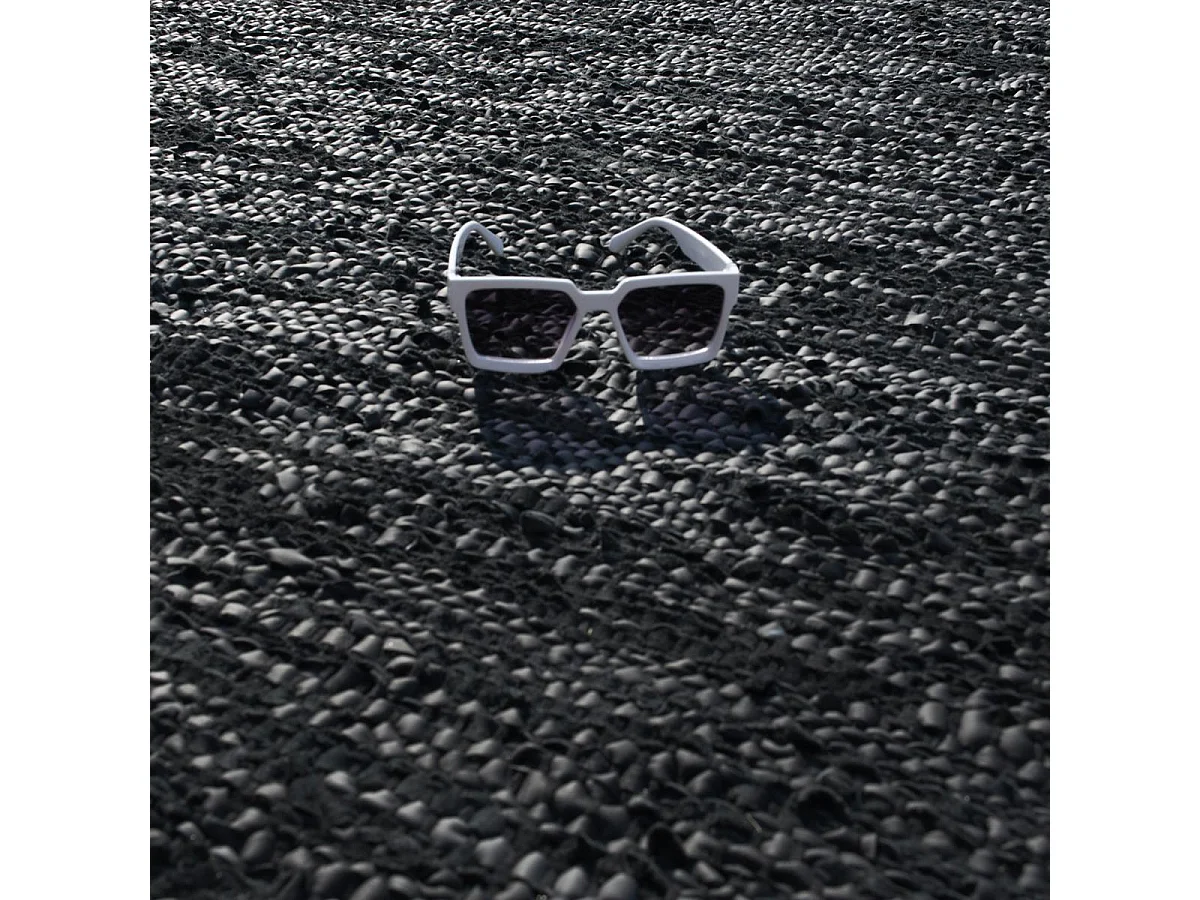 Tapis kilim 80x150 rectangle fait main en cuir noir motif simple CUIRLINE