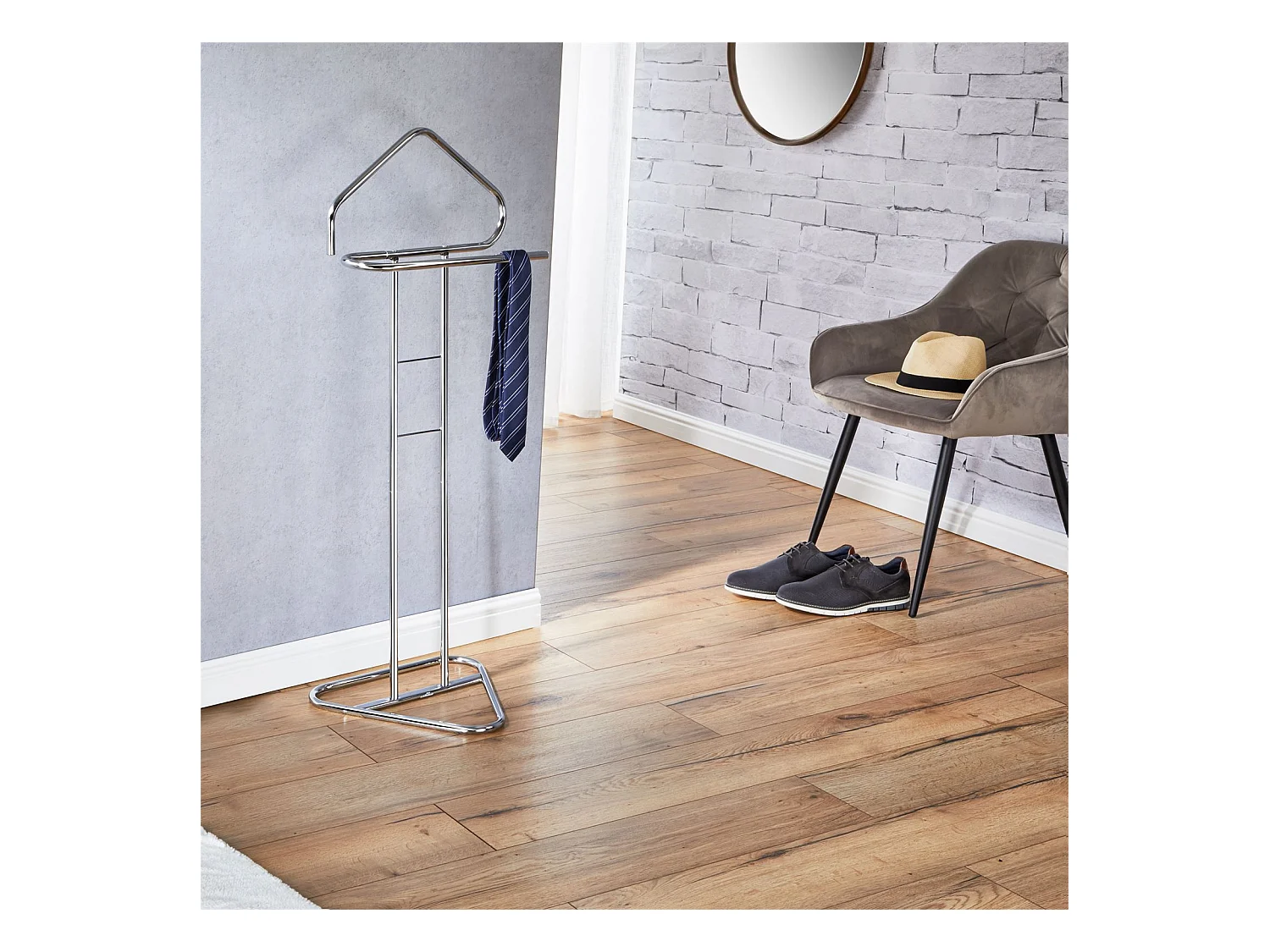 Valet de chambre valet de nuit CAMILO chevalet de nuit avec cintre pour veste et portant pour pantalons, en métal chromé