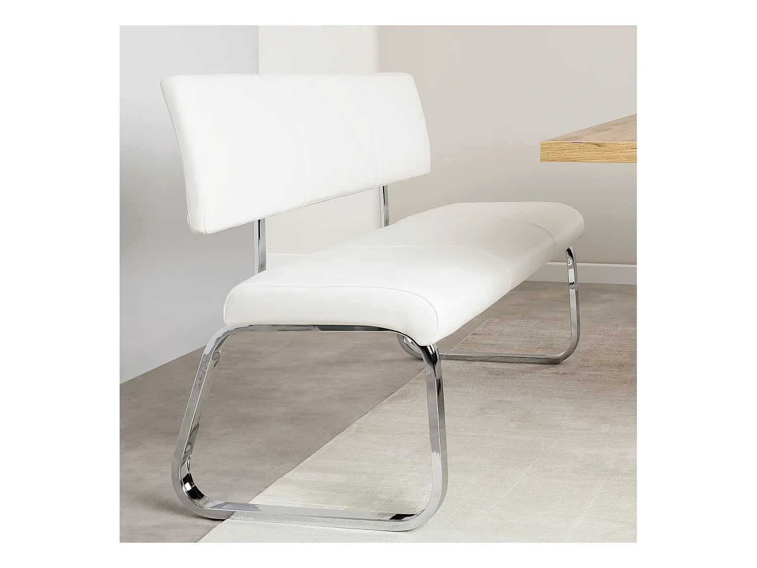 Banc design VILAS siège avec 3 places, banquette au piètement chromé et dossier au revêtement synthétique blanc