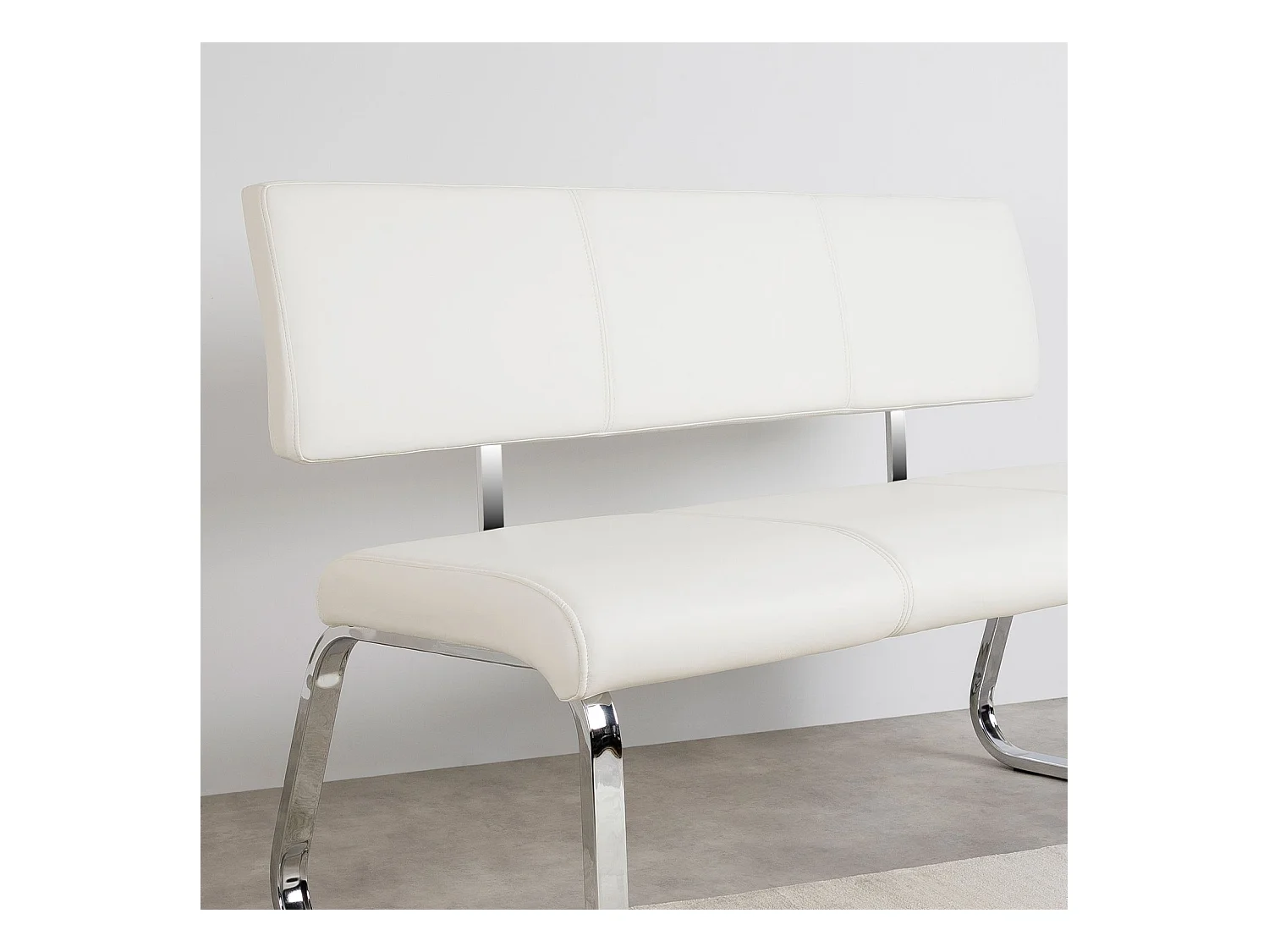 Banc design VILAS siège avec 3 places, banquette au piètement chromé et dossier au revêtement synthétique blanc