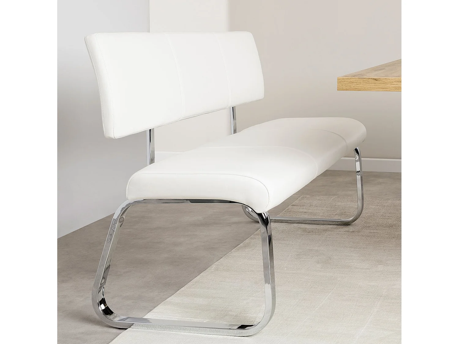 Banc design VILAS siège avec 3 places, banquette au piètement chromé et dossier au revêtement synthétique blanc