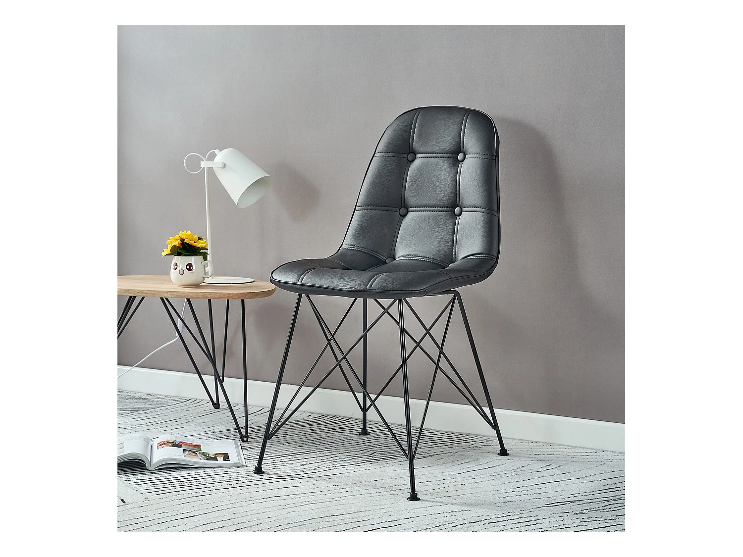 Lot de 4 chaises IMRAN pour salle à manger ou cuisine avec 4 pieds en métal noir design contemporain, revêtement synthétique noir