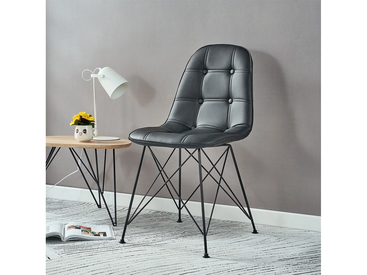 Lot de 4 chaises IMRAN pour salle à manger ou cuisine avec 4 pieds en métal noir design contemporain, revêtement synthétique noir