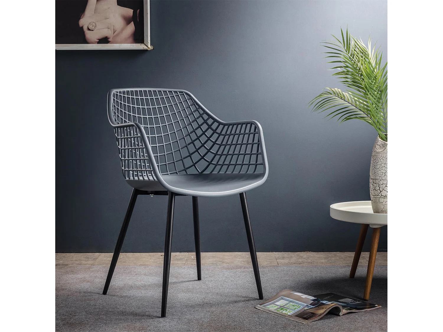 Lot de 4 chaises LUCIA pour salle à manger ou cuisine au design retro avec accoudoirs, coque en plastique gris et 4 pieds en métal