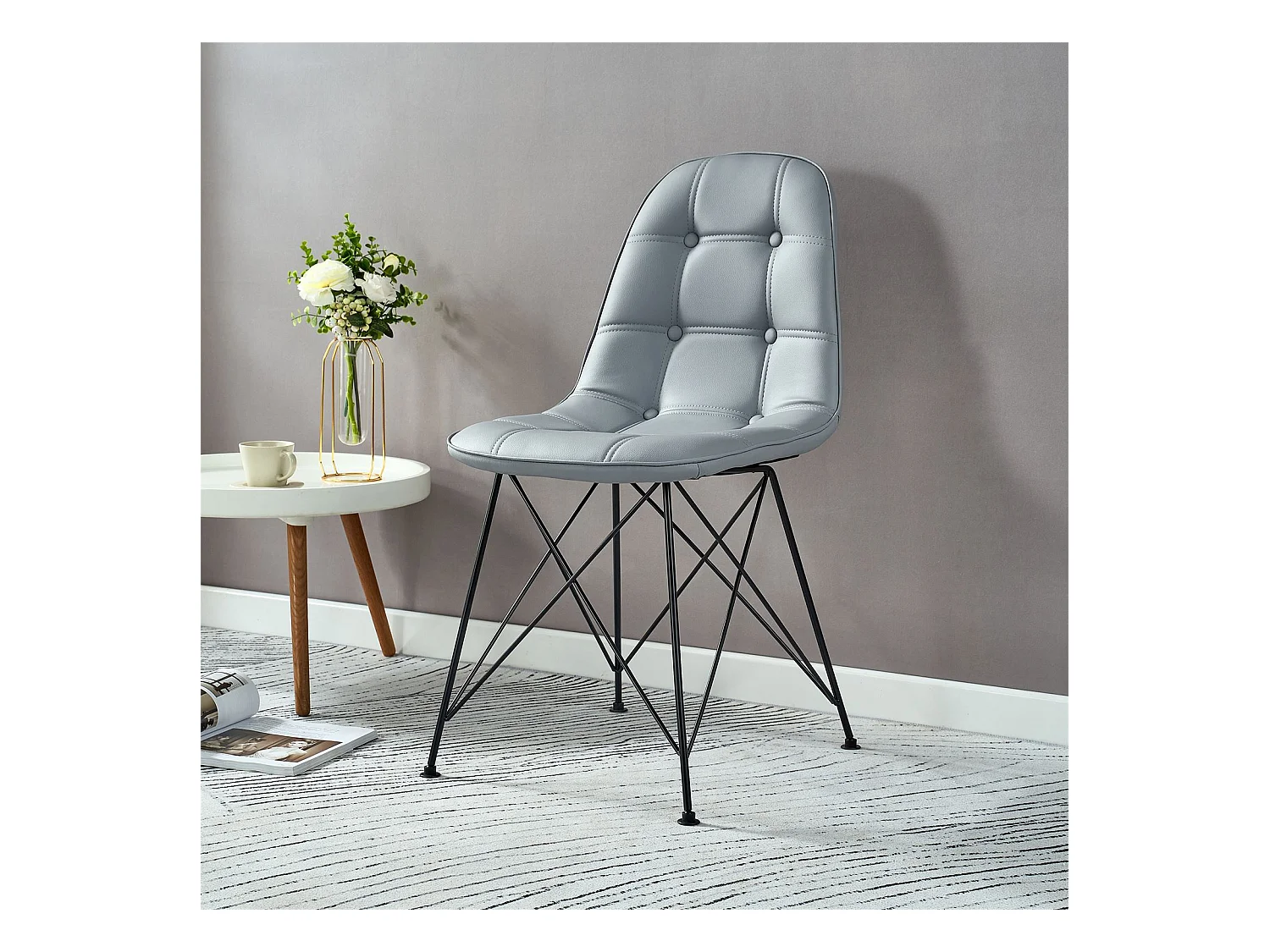 Lot de 4 chaises IMRAN pour salle à manger ou cuisine avec 4 pieds en métal noir design contemporain, revêtement synthétique gris