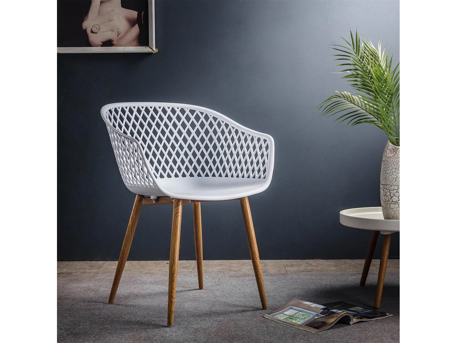 Lot de 4 chaises MADEIRA pour salle à manger ou cuisine au design retro avec accoudoirs, coque plastique blanc et 4 pieds décor bois