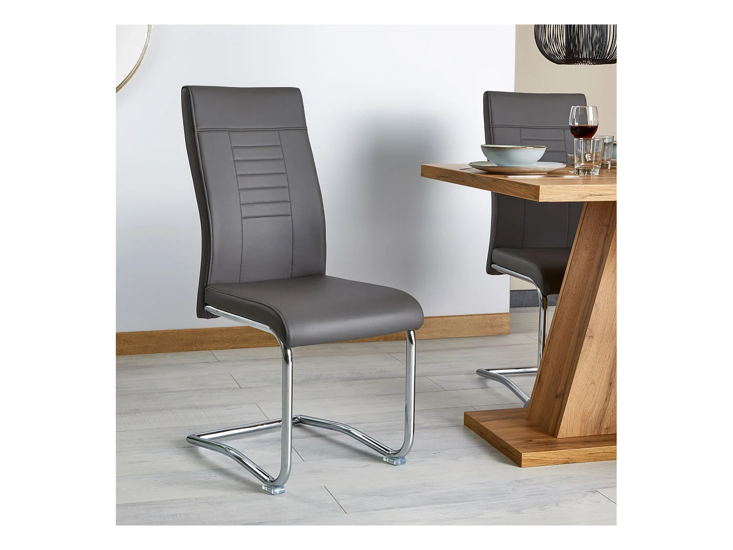 Lot de 4 chaises de salle à manger ou cuisine LOANO, Chaise cantilever avec assise rembourrée et piètement en métal, Gris foncé