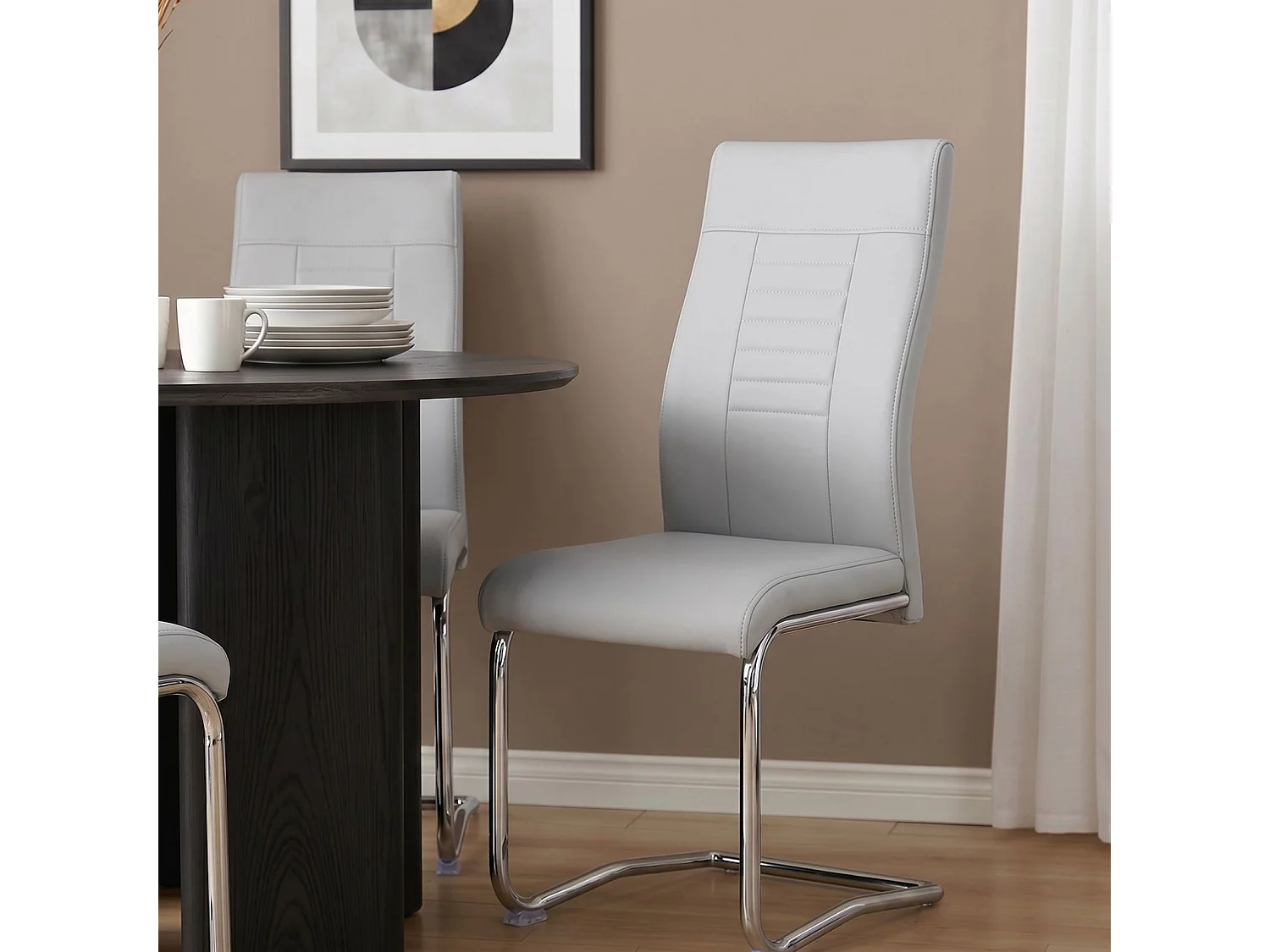 Lot de 4 chaises de salle à manger ou cuisine LOANO, Chaise cantilever avec assise rembourrée et piètement en métal chromé, Gris