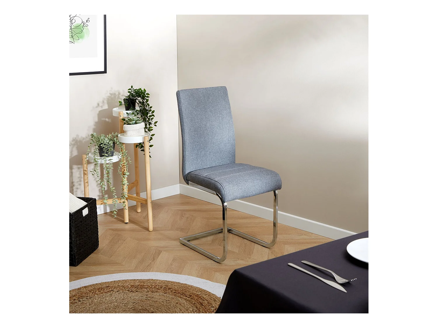 Lot de 4 chaises de salle à manger LETICIA piètement en métal chromé et revêtement en tissu gris