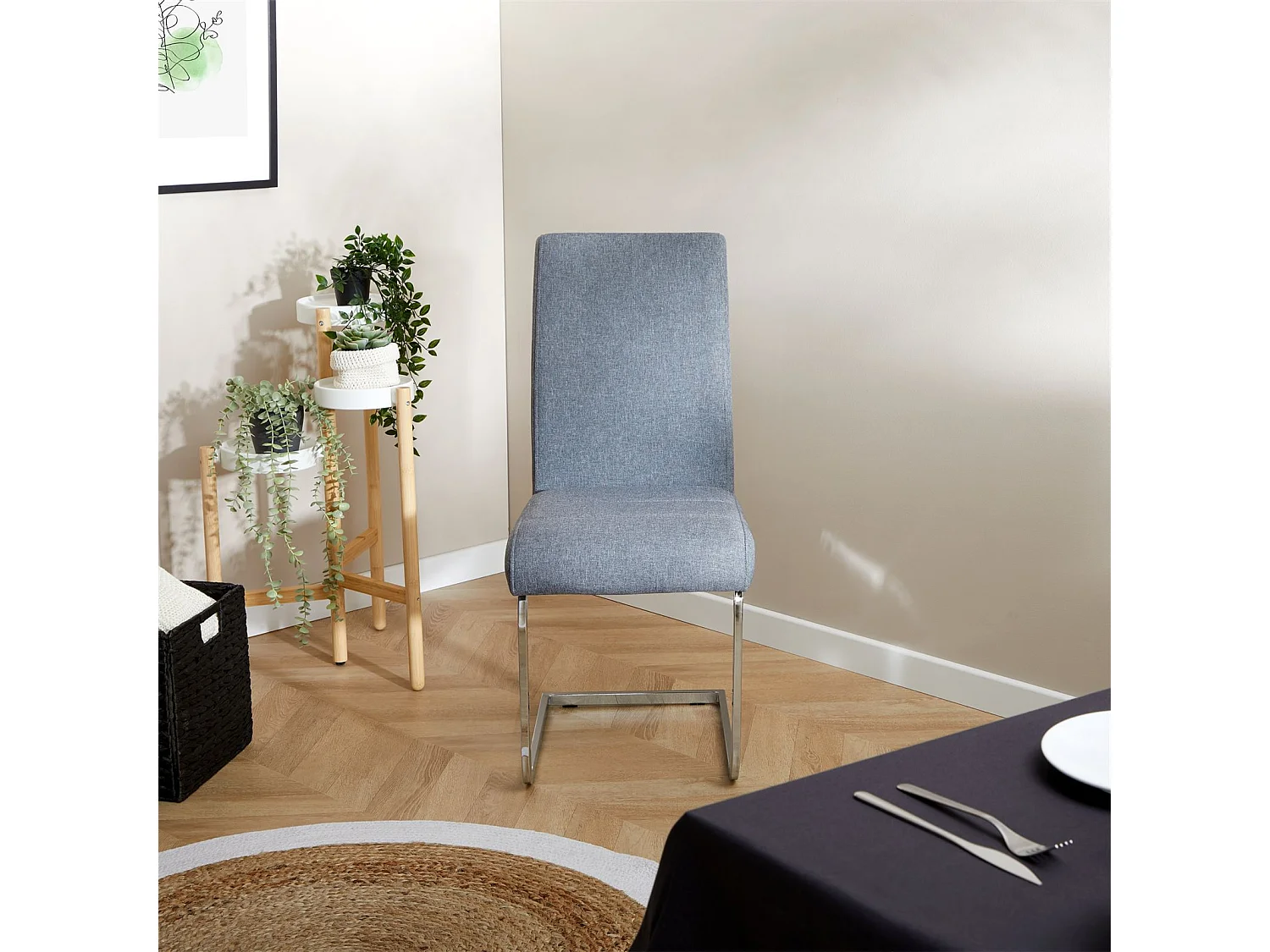 Lot de 4 chaises de salle à manger LETICIA piètement en métal chromé et revêtement en tissu gris