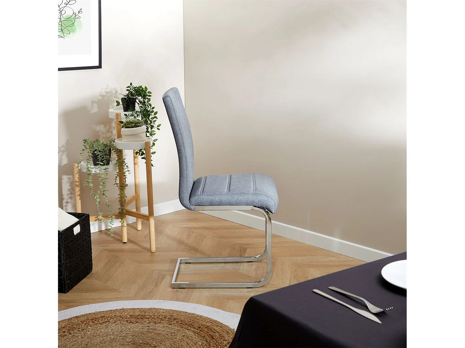 Lot de 4 chaises de salle à manger LETICIA piètement en métal chromé et revêtement en tissu gris