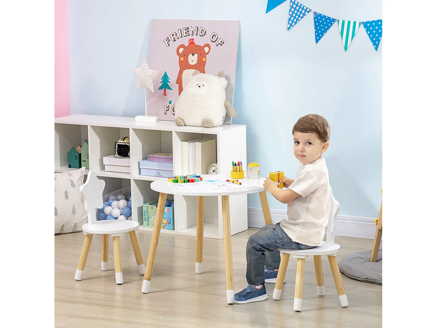 Ensemble table et chaises enfant design scandinave motif étoile bois pin MDF blanc