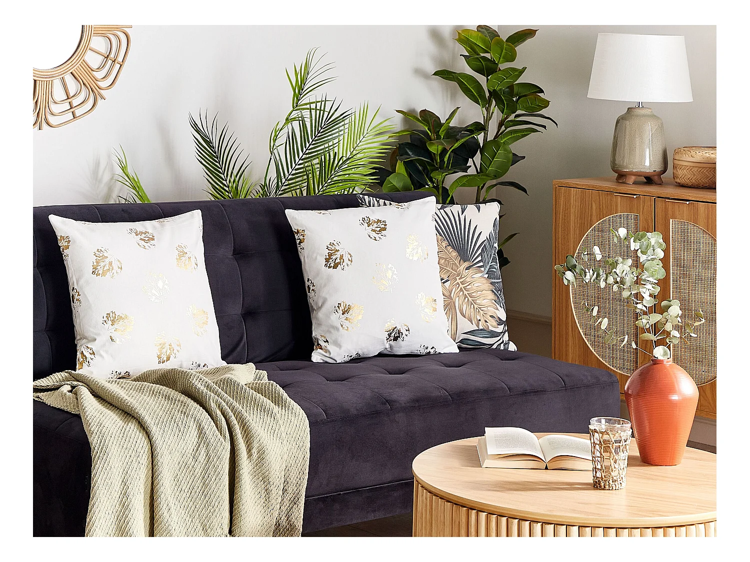 Zestaw 2 poduszek dekoracyjnych GOLDENROD Welur 45 x 45 cm Biały Wzór roślinny