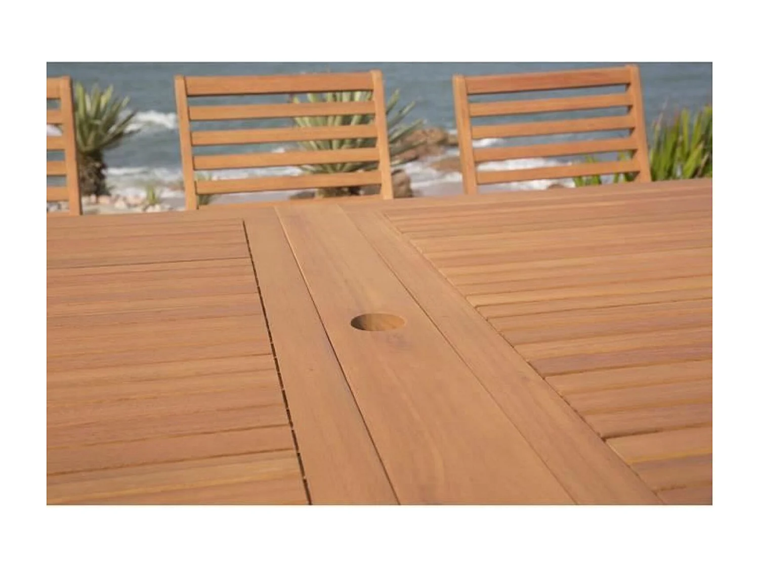 Ensemble Table et chaises de jardin - Structuré en Bois d'Eucalyptus FSC