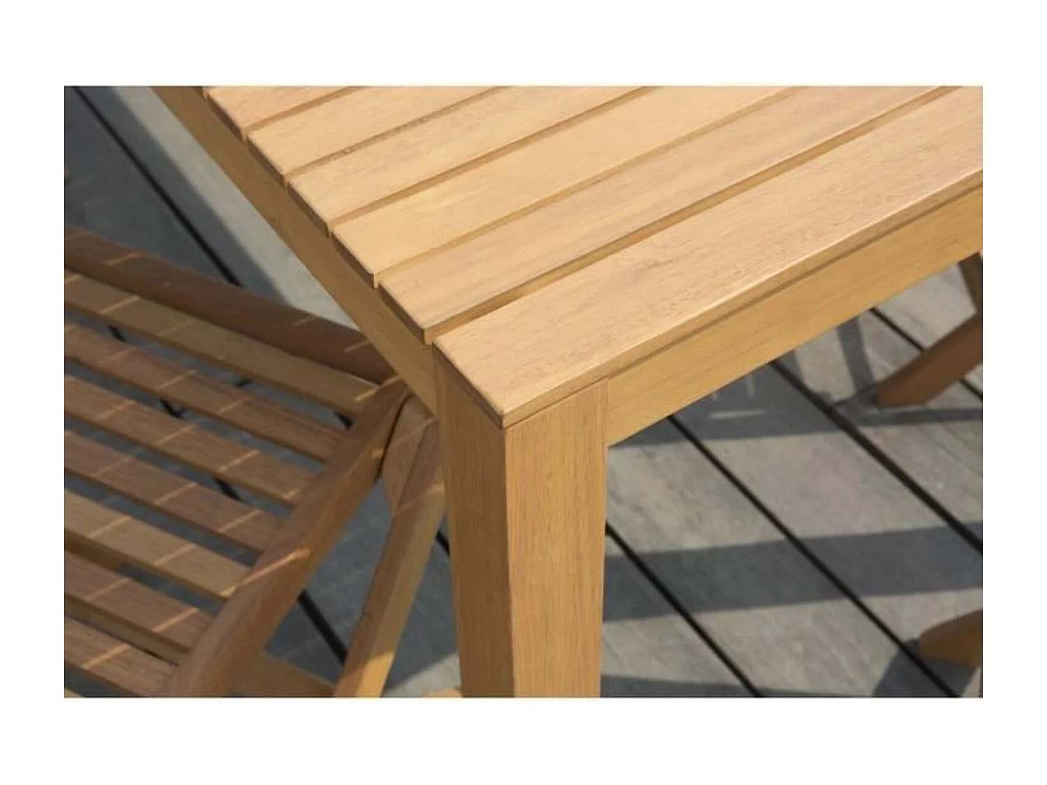 Ensemble Table et chaises de jardin - Structuré en Bois d'Eucalyptus FSC