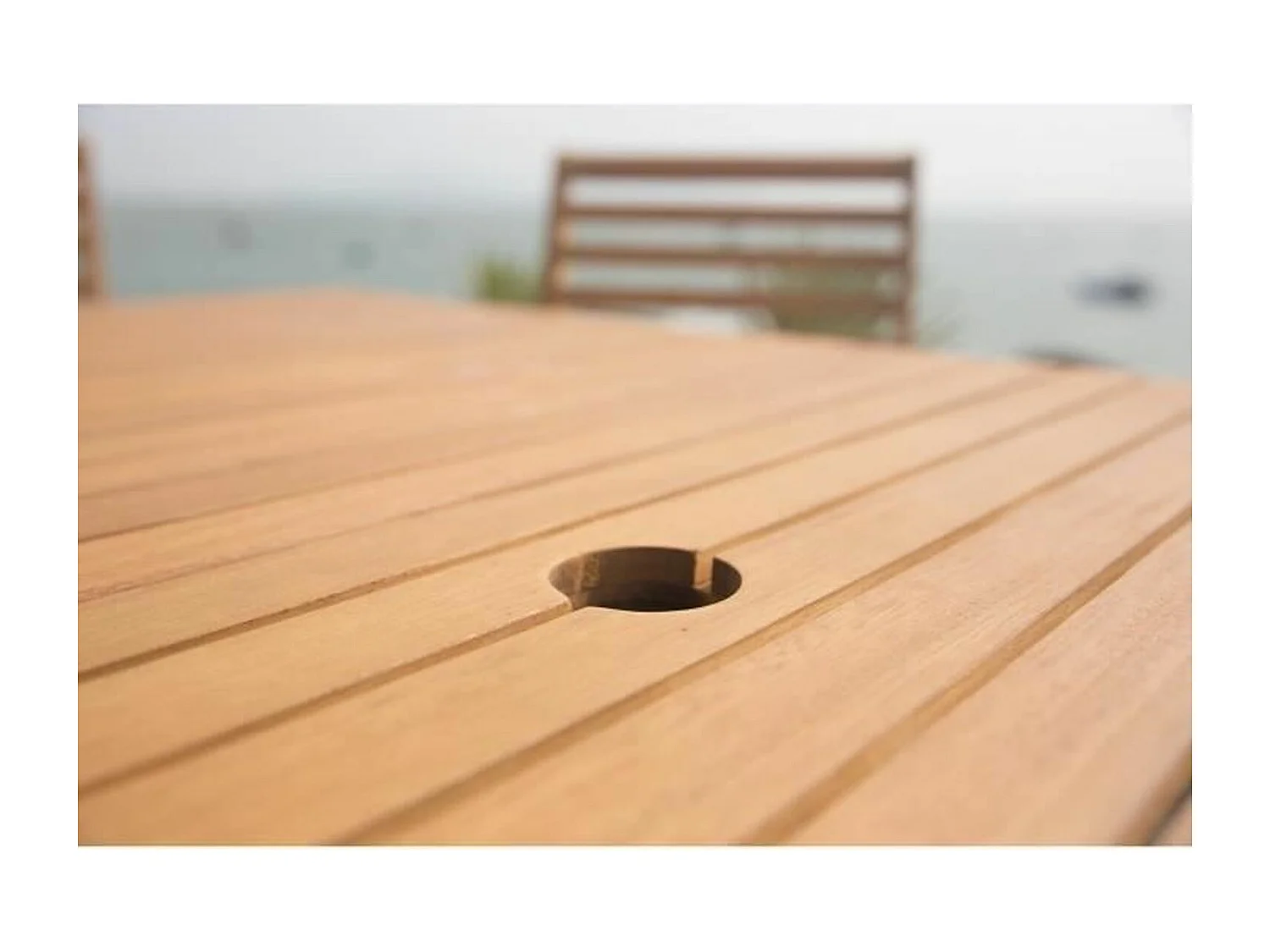 Ensemble Table et chaises de jardin - Structuré en Bois d'Eucalyptus FSC