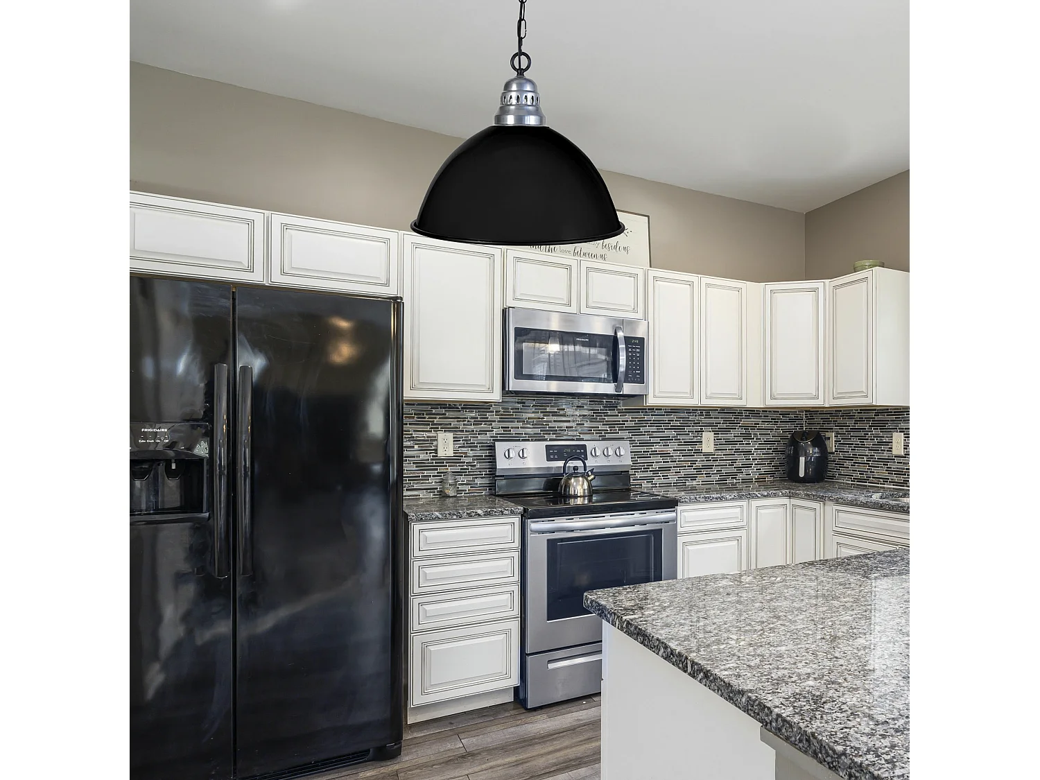 Suspension cloche métal gris  noir 90 cm.