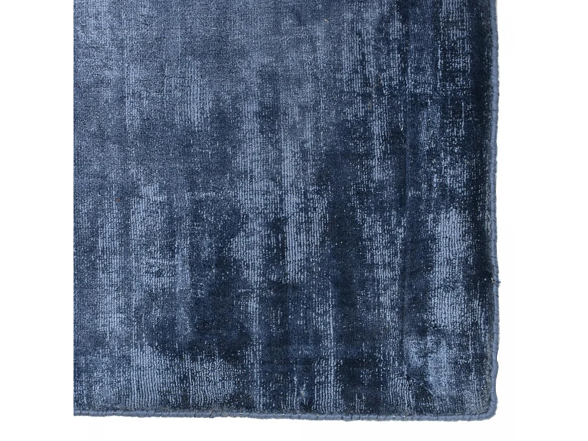 tapis salon 200x300 fait à la main en viscose bleu petrole rectangle motif uni