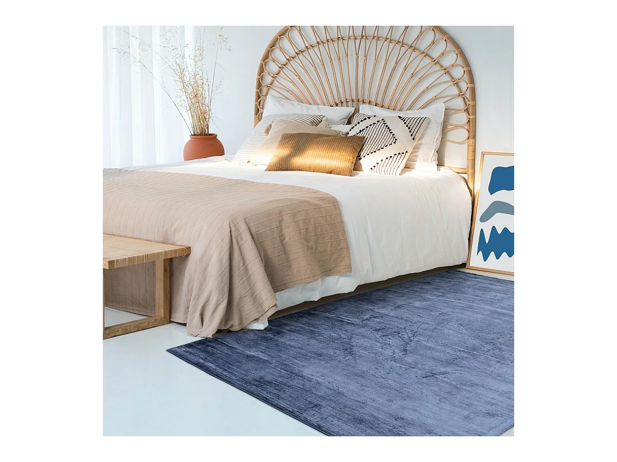 tapis salle à manger 250x300 fait à la main en viscose bleu petrole motif uni