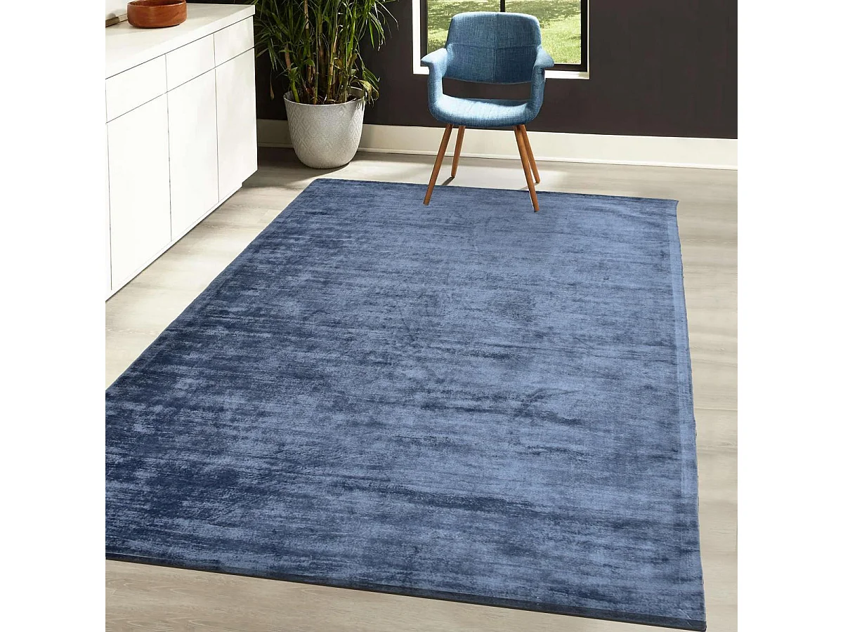 tapis salle à manger 250x300 fait à la main en viscose bleu petrole motif uni