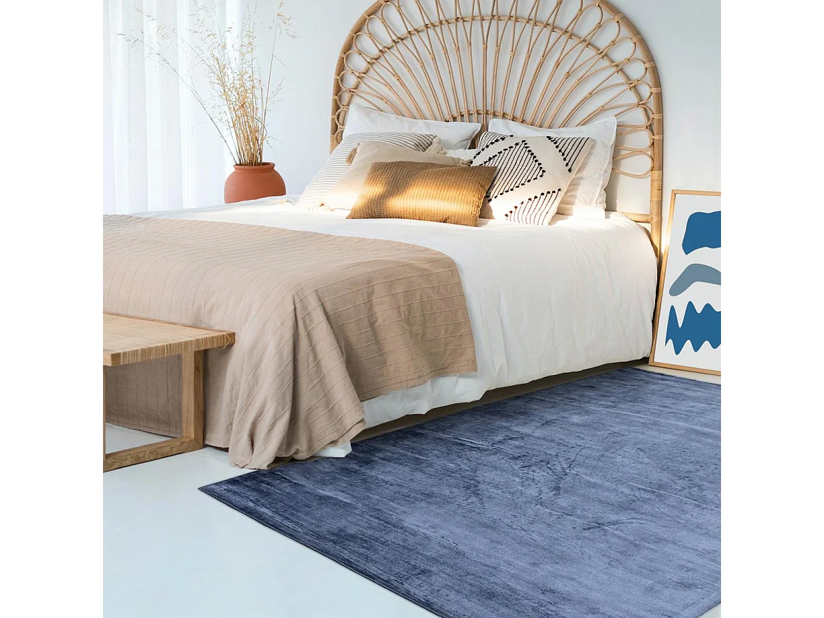 tapis salle à manger 250x300 fait à la main en viscose bleu petrole motif uni