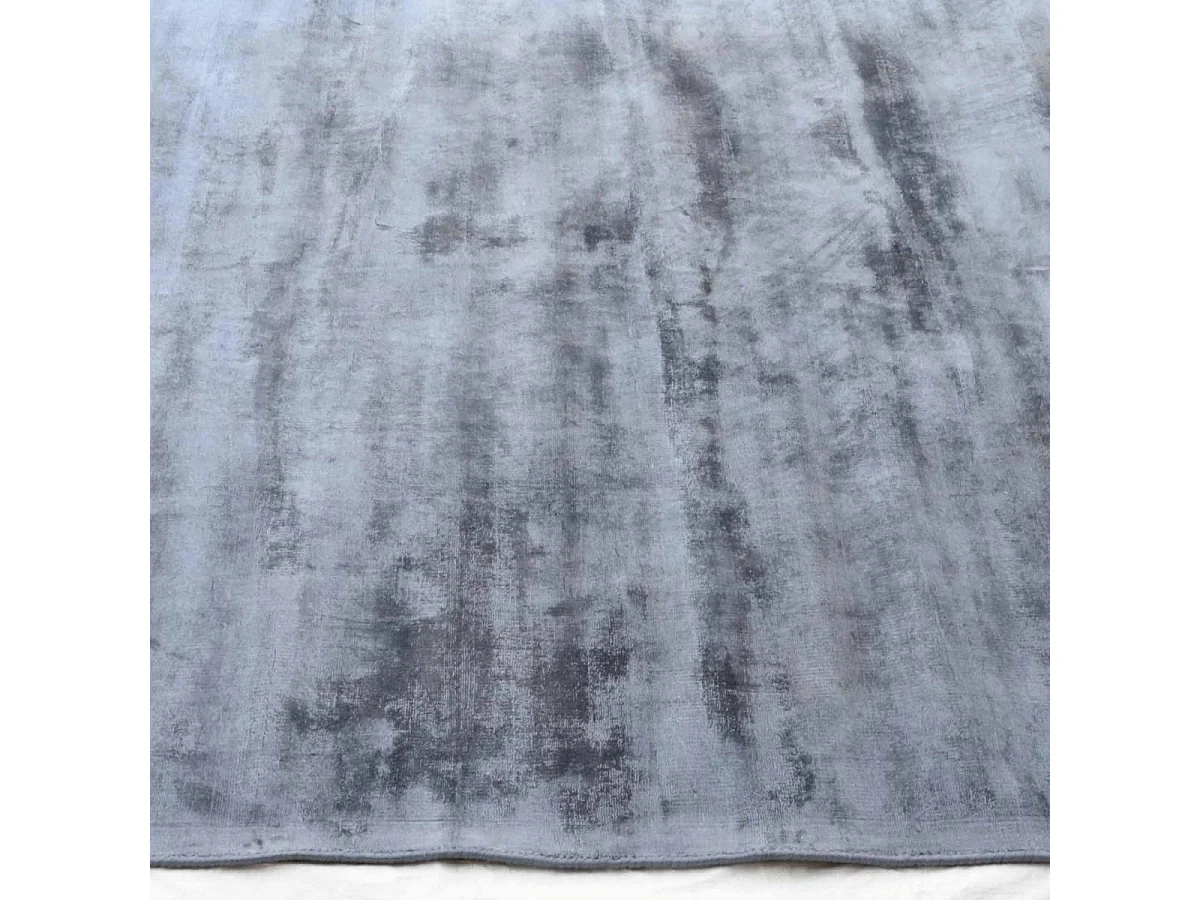 tapis salle à manger 250x300 fait à la main en viscose bleu petrole motif uni