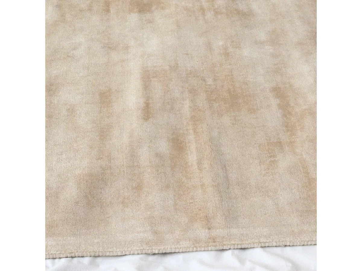 tapis salon 200x300 fait à la main en viscose beige rectangle motif uni NEO +