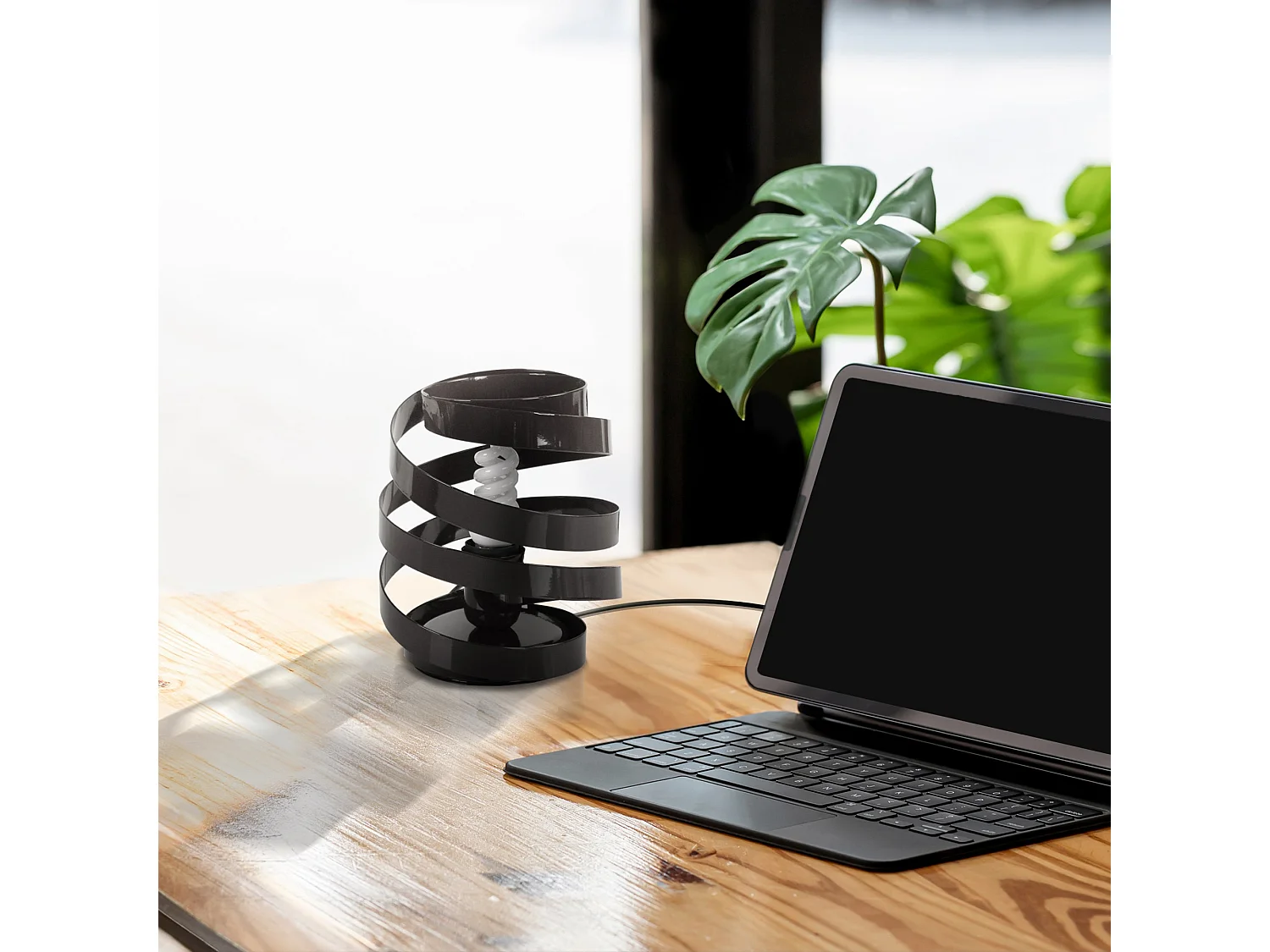 Lámpara de Mesa  TOSEL ,metal,Negro ,A84xD35xP35cm