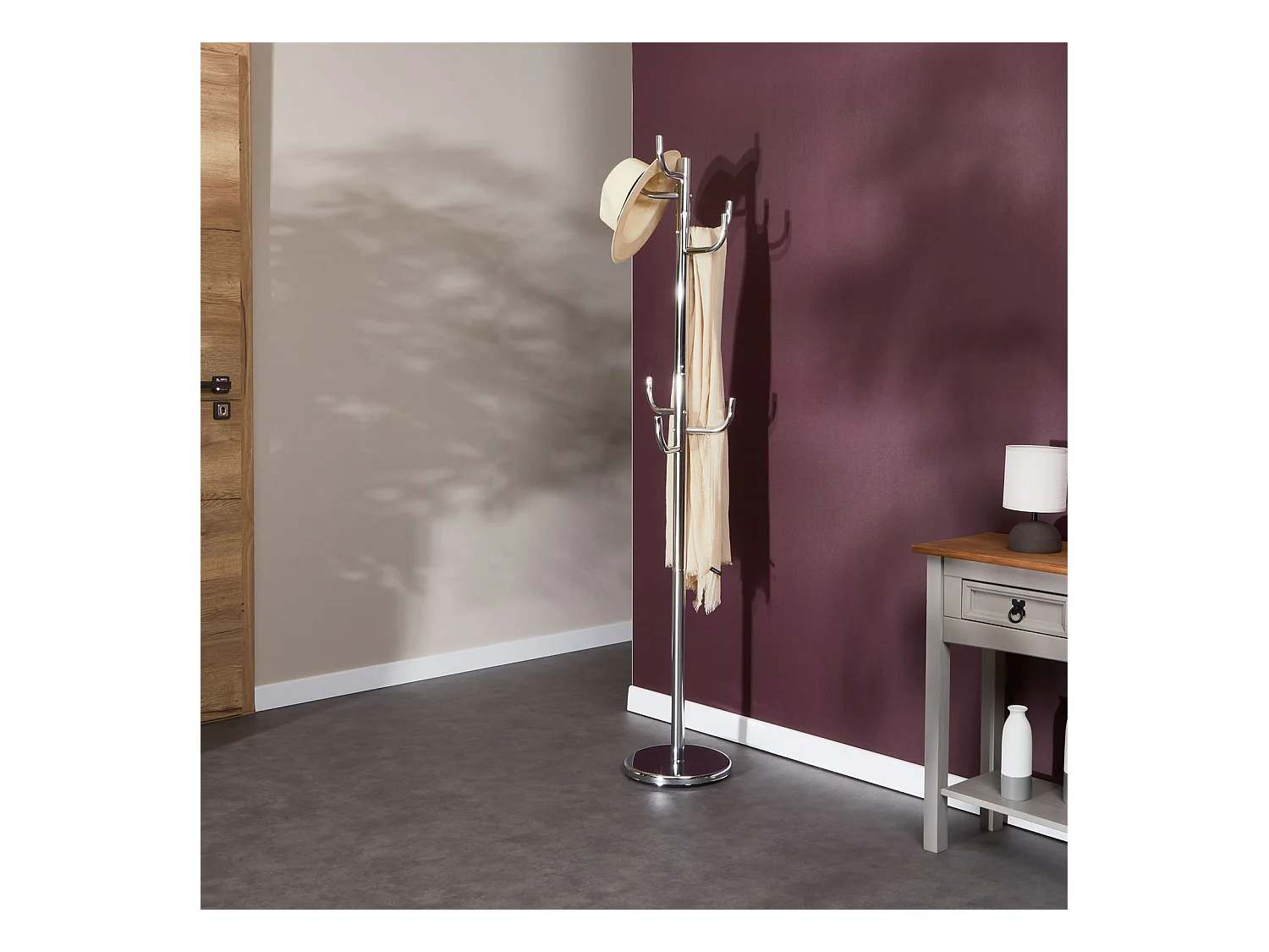 Porte-manteaux MILA portant pour vêtements sur pied socle rond et 8 crochets dont 3 à mi-hauteur, meuble d'entrée en métal chromé