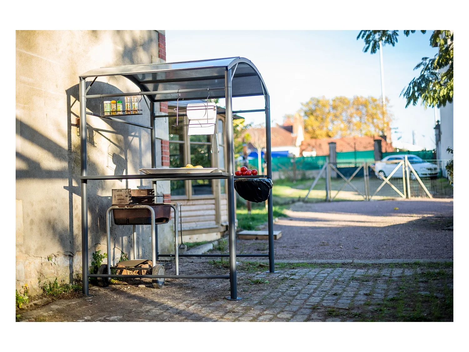 CAR1713.AC-Carport barbecue finition époxy gris anthracite / toit réalisé en acier / pieds à rattrapage de niveau et accessoires barbecue