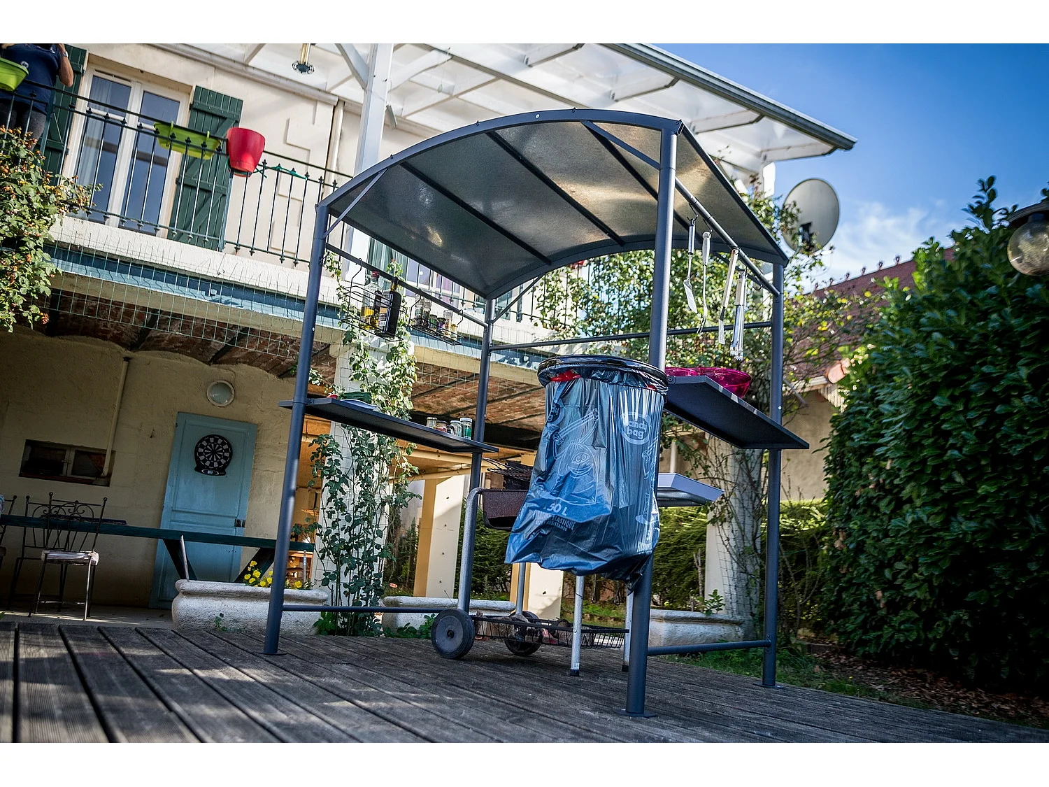 CAR1713.AC-Carport barbecue finition époxy gris anthracite / toit réalisé en acier / pieds à rattrapage de niveau et accessoires barbecue