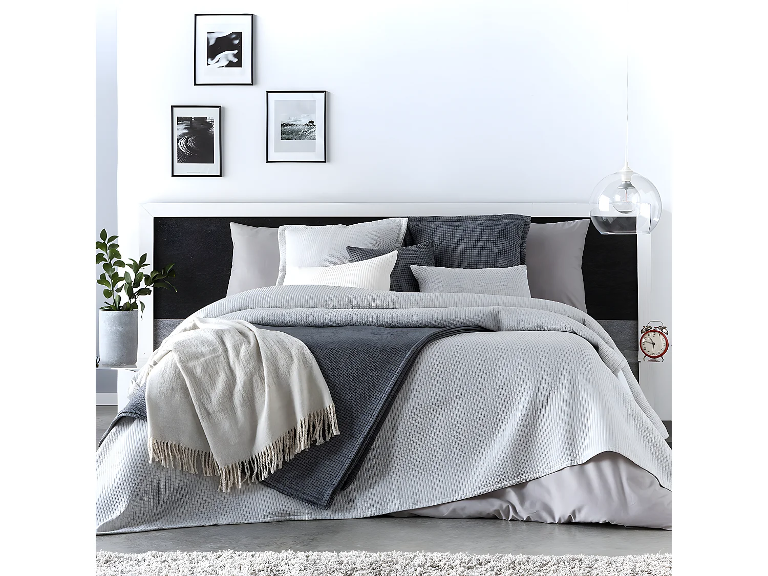 Couvre lit gris clair 180x270 cm BRENNE