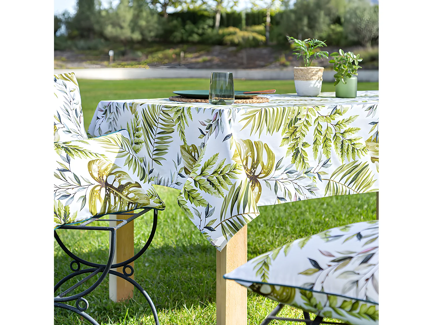 Nappe en coton enduite vert 140x200 cm STEFANIA